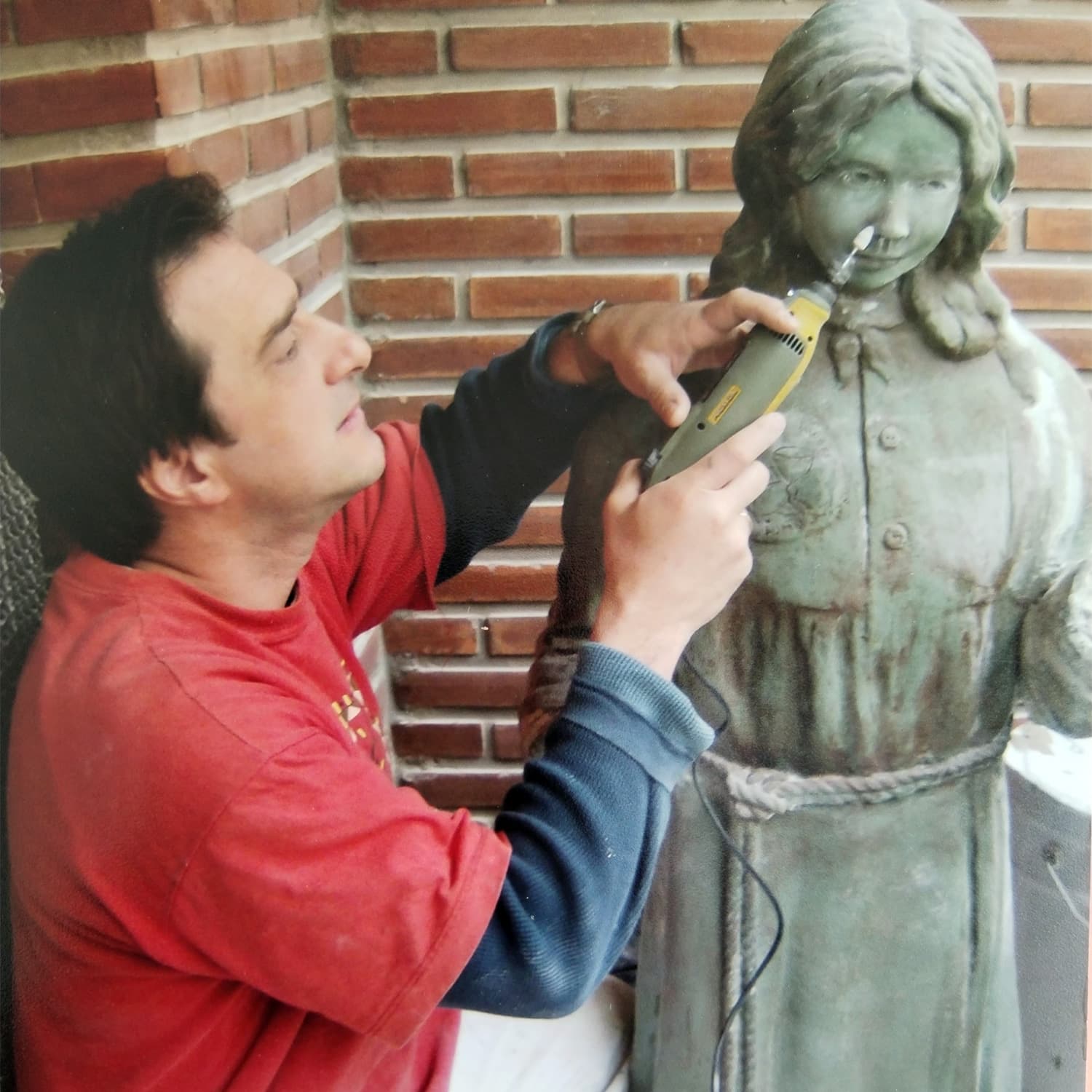 Eduardo retoques monumento tambor